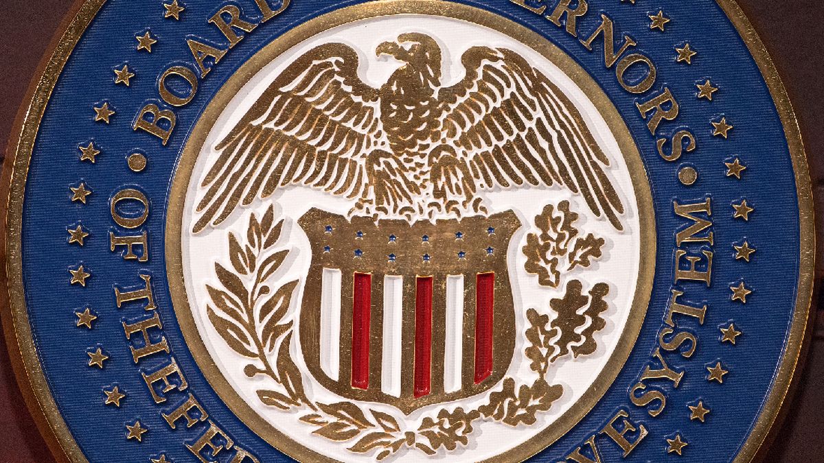 The Fed menahan suku bunga di kisaran 3,75-4 persen demi tekan inflasi tanpa menghambat pertumbuhan ekonomi. Ketua Kevin Warsh optimis perekonomian AS stabil. (FOTO:AFP PHOTO/Paul J. Richards).