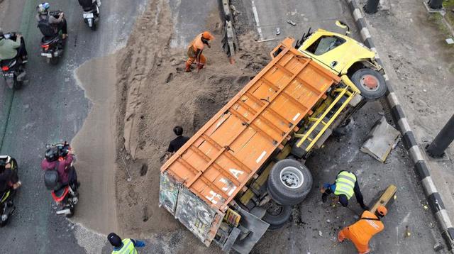Kecelakaan Truk Pasir di Tebet: Penyebab dan Dampak Terhadap Lalu Lintas