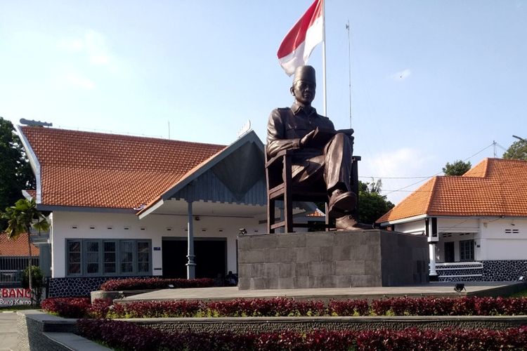 Transformasi Istana Gebang: Memperlihatkan Intelektualitas Bung Karno Melalui Patung dan Relief