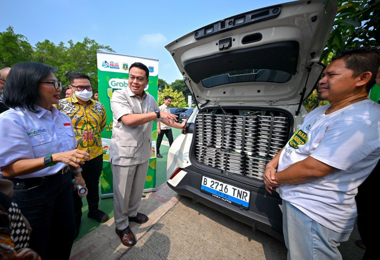 Wamen Angga Raka Tinjau Program Makan Bergizi Gratis Grab-OVO di SKhN Tangerang Selatan