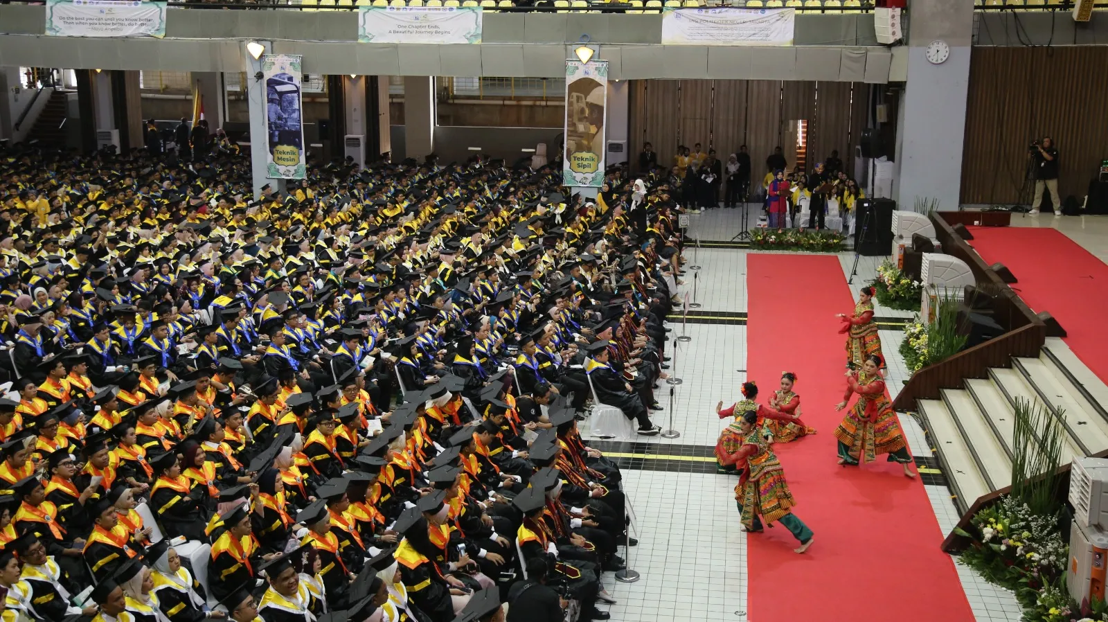 Politeknik Negeri Jakarta Luluskan 2.437 Mahasiswa pada Wisuda ke-42